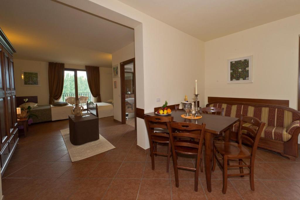 Locanda Ristorante Al Cardellino Bardolino Exterior foto