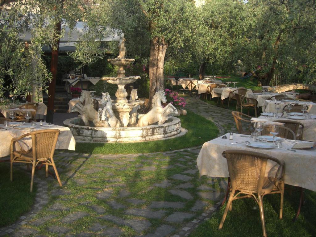 Locanda Ristorante Al Cardellino Bardolino Exterior foto